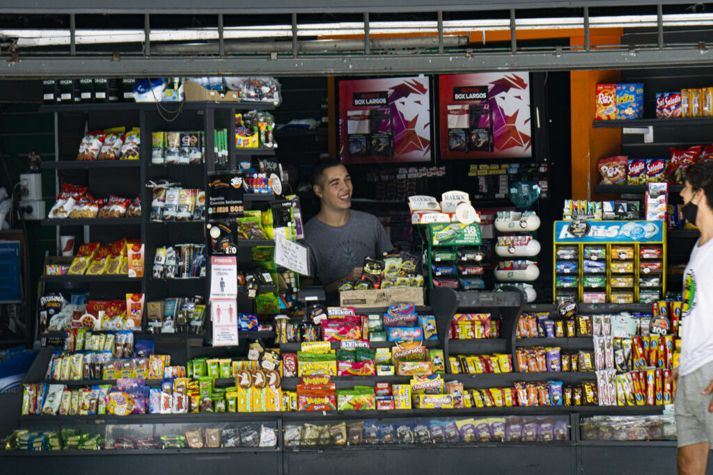 Kiosks and 24/7 stores in Buenos Aires.