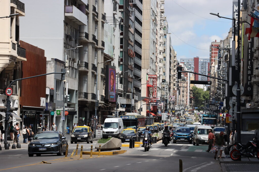 Avenida Corrientes, Buenos Aires.