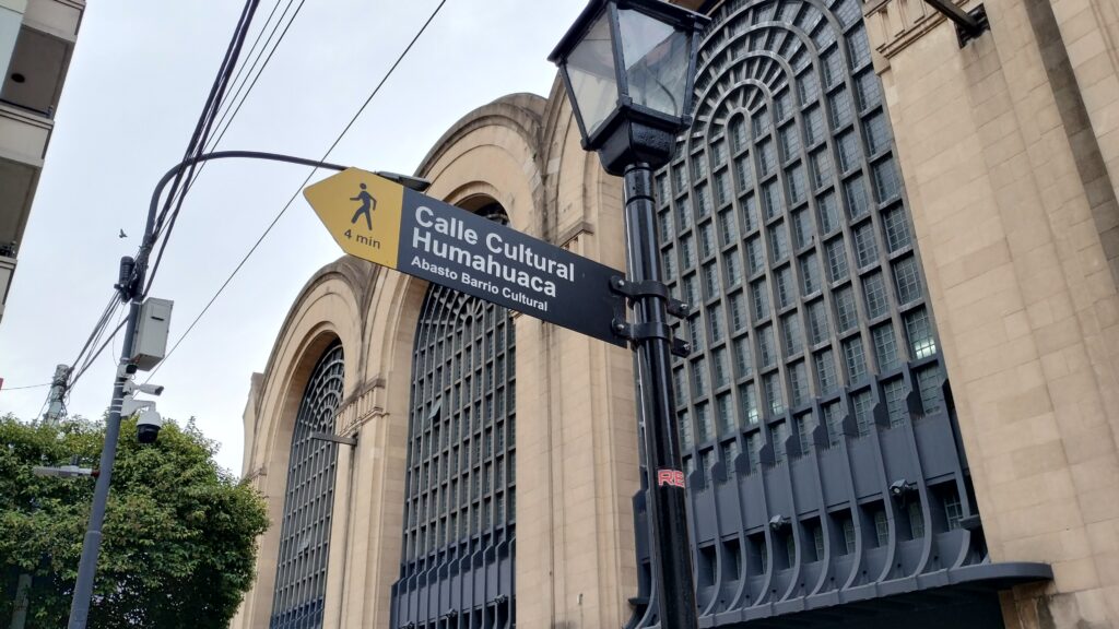 Humahuaca street, one of the streets that connects with the Abasto Shopping.